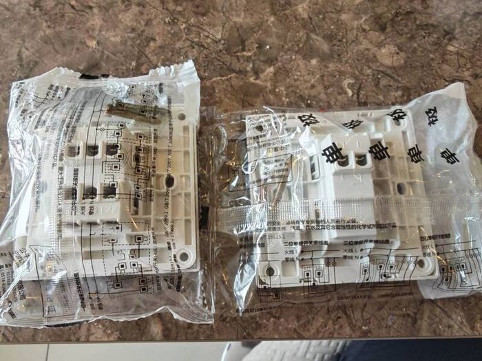 Brand New Bull Single & Two Gang Light Switches (Sealed)