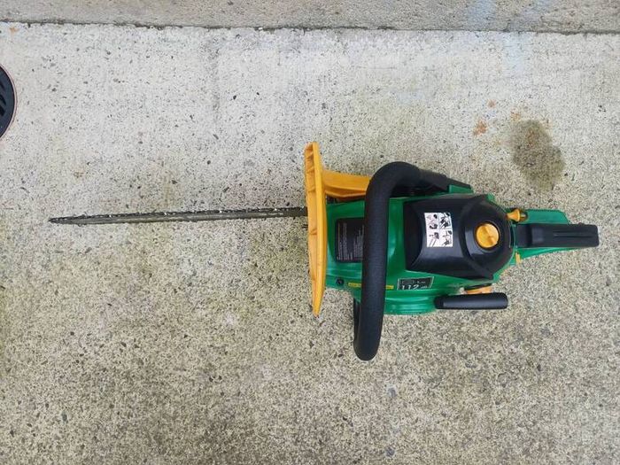 petrol chainsaw