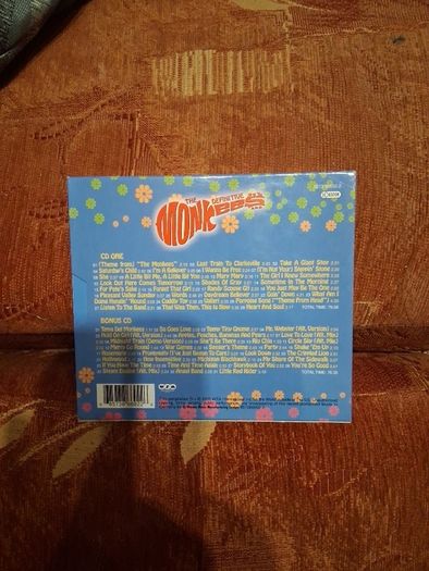 cd the Definitive monkees Limited edition 60 tracks on 2 cds