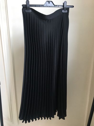 Zara Black pleated skirt size S / worn once