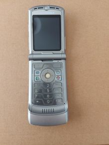 Lovely Vintage Retro Motorolla Flip Phone, on vodafone network, in excellent condition
