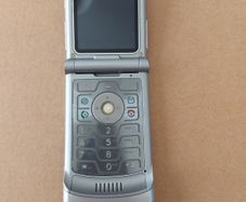 Lovely Vintage Retro Motorolla Flip Phone, on vodafone network, in excellent condition