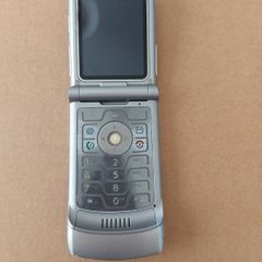 Lovely Vintage Retro Motorolla Flip Phone, on vodafone network, in excellent condition