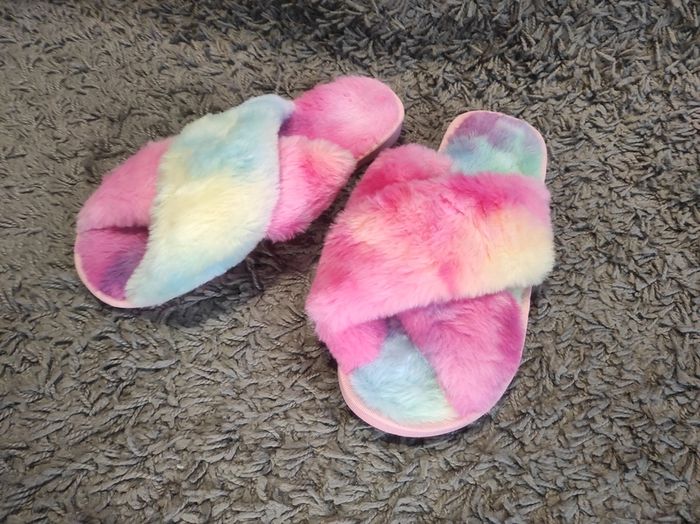 Crossover Slippers