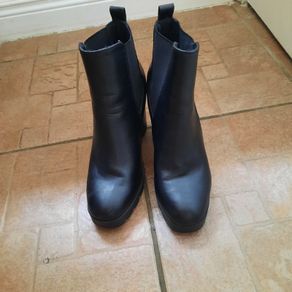Ladies Boots (see other photos)