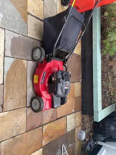 Petrol lawnmower brigs and Stratton