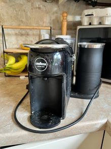 Lavazza A Modo Mio Coffee Machine & Milk Frother
