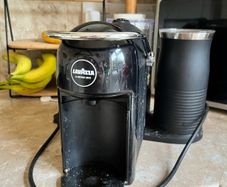 Lavazza A Modo Mio Coffee Machine & Milk Frother