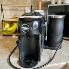 Lavazza A Modo Mio Coffee Machine & Milk Frother
