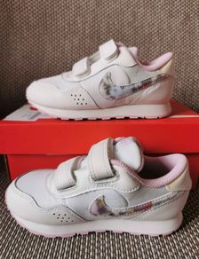 Girl's NIKE runners NEW size UK 7.5 and UK 9.5