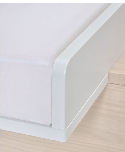 Nunila changing table with mattress