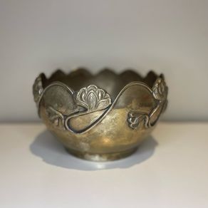 Vintage Art Deco Silver plated bowl planter / fruit bowl with floral decoration