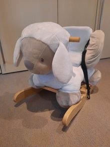 Beautiful Plush Lamb Baby Rocker. Excellent Condition
