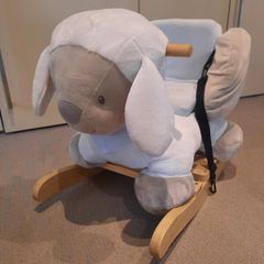 Beautiful Plush Lamb Baby Rocker. Excellent Condition