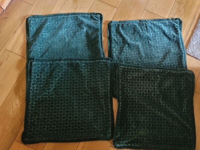 Free Cushion Covers x4 Bottle Green Soft Velour