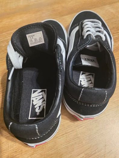 Vans Old Skool in Black & White