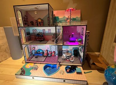 LOL dollhouse