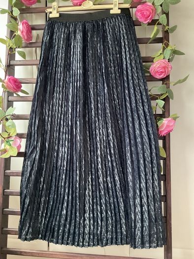 skirt Bnwt navy party wear skirt size medium large lilie rose brand
