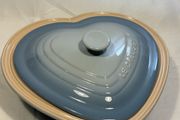 Le creuset heart stoneware in Coastal blue