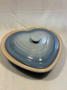 Le creuset heart stoneware in Coastal blue