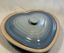 Le creuset heart stoneware in Coastal blue