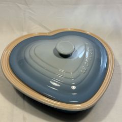 Le creuset heart stoneware in Coastal blue