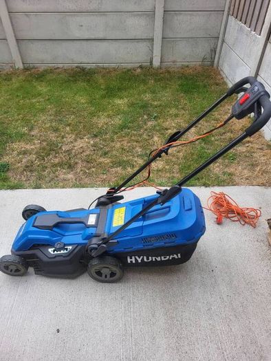 Hyundai 38cm Corded Electric 1600w 230v/240v Roller Mulching Lawnmower - HYM3800E