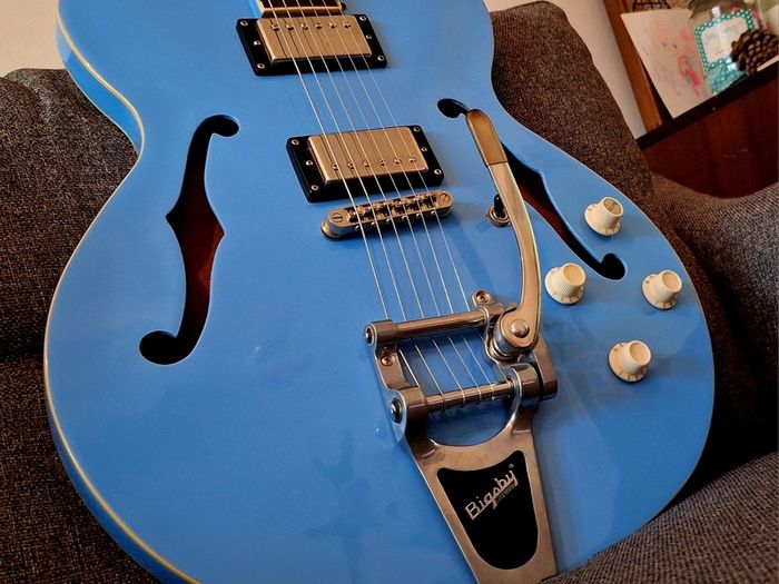 Hofner Verythin LTD Edition Powder Blue