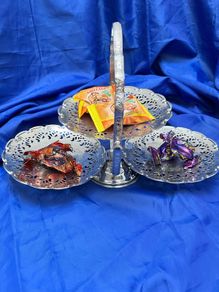 metal cake stand