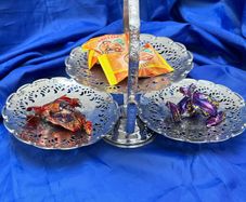 metal cake stand