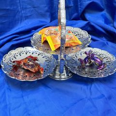 metal cake stand