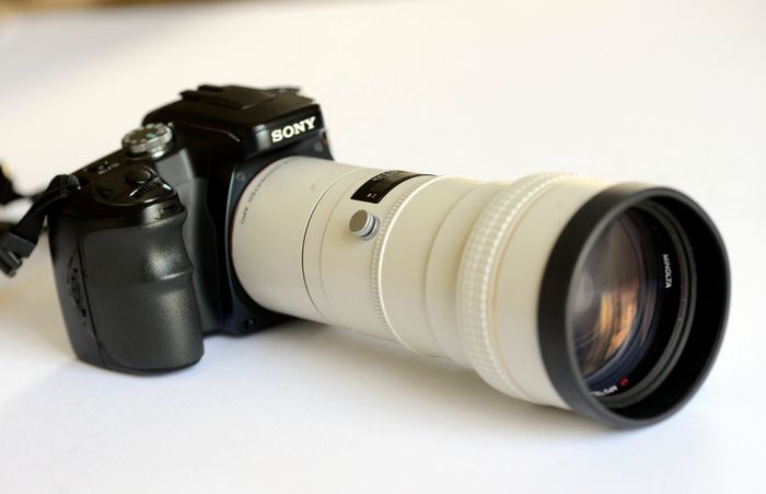 Sony\Minolta A mount lens. The APO 200mm F2.8