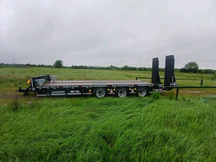 Low loader