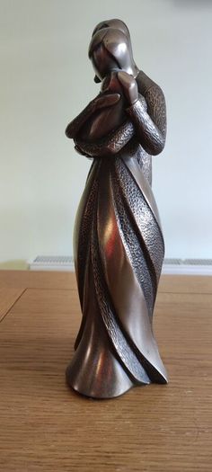 Happy Family Statue, 23 CM, Three Family Parents With New Born Baby Statue, Bonded Bronze, Couple With Baby, Family Gift, Anniversary, Gift.
