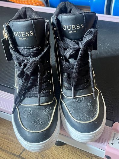 High top Guess Sneakers