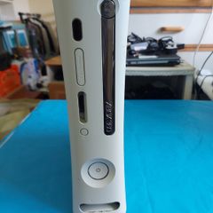XBOX 360 Console, White, Comes with Power adaptor, Powers on and off, Dont know any More