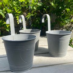 ShabbyChic 3 Pots with Large Brand New Hare /Rabbit