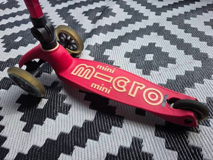 Mini Micro Deluxe Foldable Scooter pink