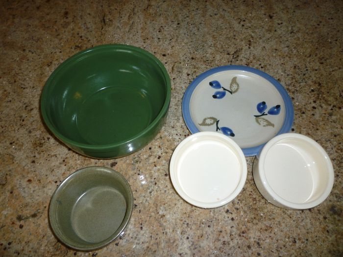 Giant Serving platter, Ramekins, Bowls, Dish. Plate. Moville. 8 ITEMS