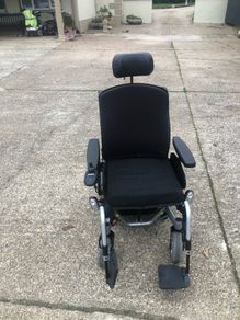 Electric wheelchair