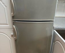 Lec fridge freezer