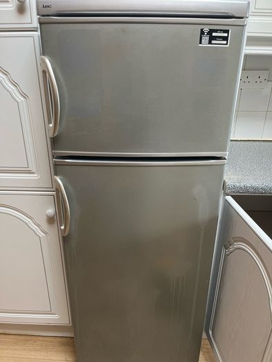 Lec fridge freezer