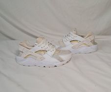 nike huarache Size 4 eu 36.5 white/cream in good condition