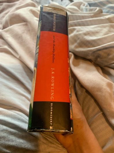 Hardback First edition : Harry Potter and the deathly hallows