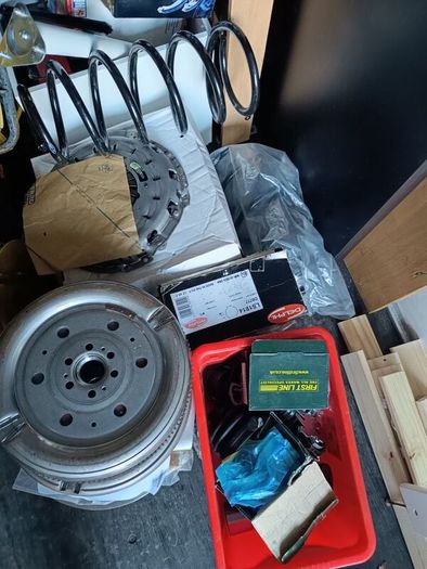 Car parts, of all kinds (clutches, pressure plates, discs, shock absorbers, etc.)
