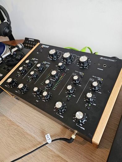 Omnitronic TRM-202 402 Wooden Cheeks - Mixer Not Included