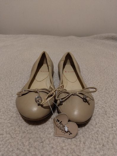 Leather Bow Ballerina Flat pumps Shoes, NEW WITH TAGS