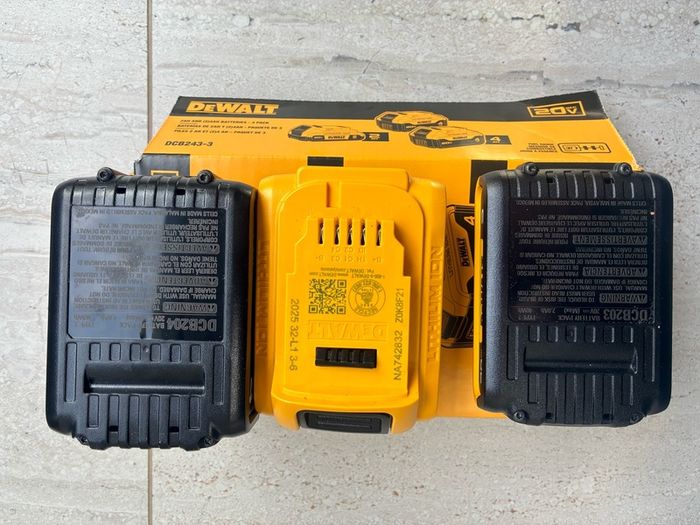 dewalt 18v / 20 volt battery set 4Ah and 2Ah