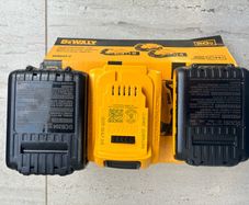 dewalt 18v / 20 volt battery set 4Ah and 2Ah