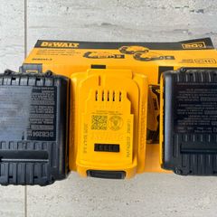 dewalt 18v / 20 volt battery set 4Ah and 2Ah